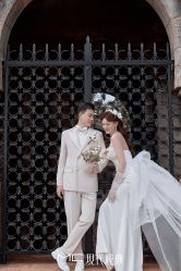 -现代经典婚纱摄影