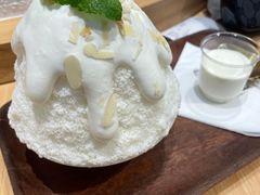 榴莲肉加榴莲冰淇淋-丹礼糖甜品