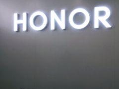 -荣耀授权专卖店(黄浦浙江中路店)