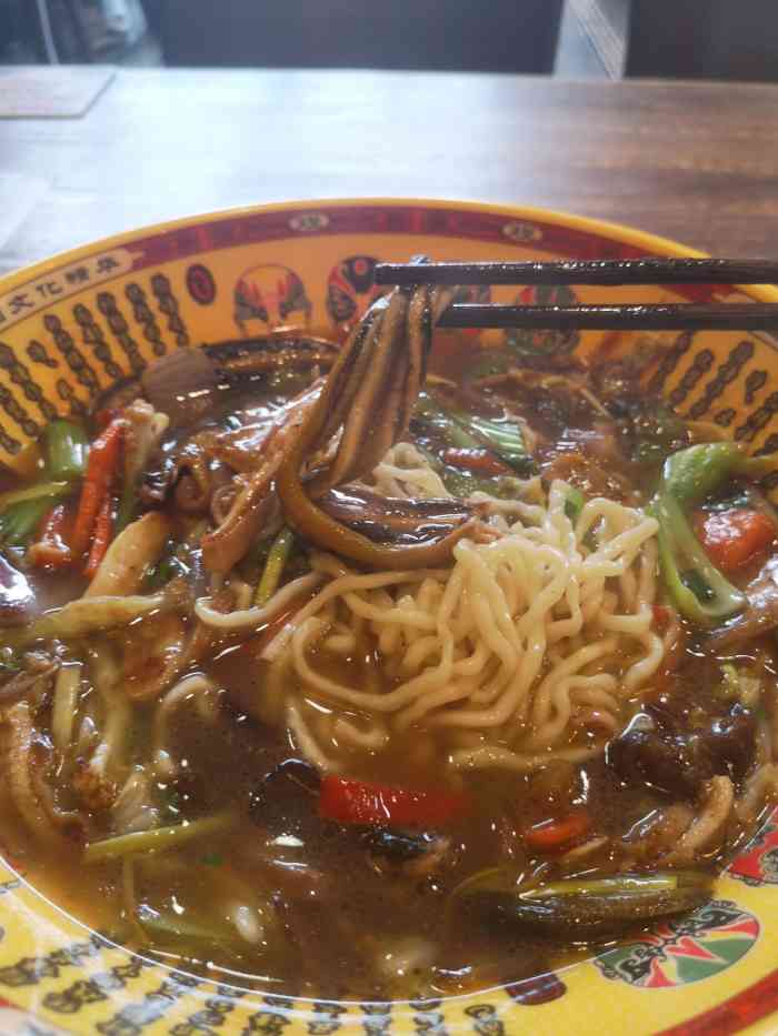 漂母老汤面馆-"点了份叉烧香肠饭,吃出一颗小孩牙齿,恶心.