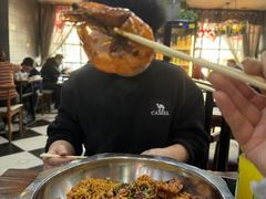 -愉肴麻辣香锅(中山路店)