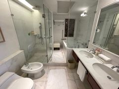 -深圳富苑皇冠假日套房酒店