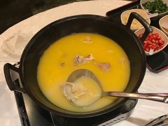 -鲜入围煮花胶鸡海鲜火锅