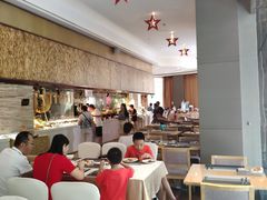 大堂-威珀斯酒店·珀萃美食餐厅 | 海鲜刺身·现烤生蚝·特色烤肉
