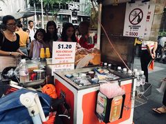 -詹爷爷乌节路街头冰淇淋
