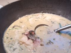 煎香酸菜半边鱼-渔悦潇湘·酸菜煮鱼(岳麓山店)