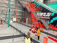 -极限PLAY运动娱乐新世界·团建派对潮玩休闲馆·室内蹦极高空游乐园