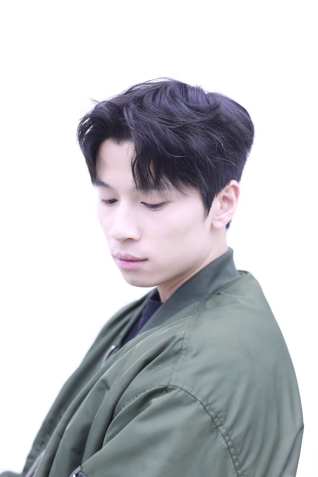 男生脸小的发型