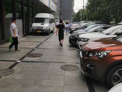 -新华金融大厦-停车场