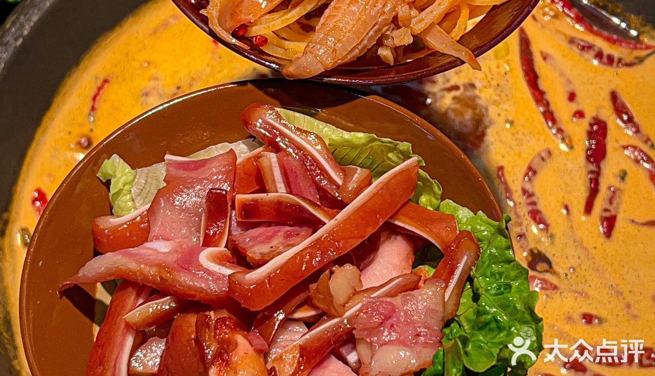 南京最好吃的脆皮五花肉！藏在火锅店里 ️