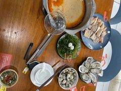 -老何家后安粉·糟粕醋海鲜火锅(三亚湾椰梦长廊店)
