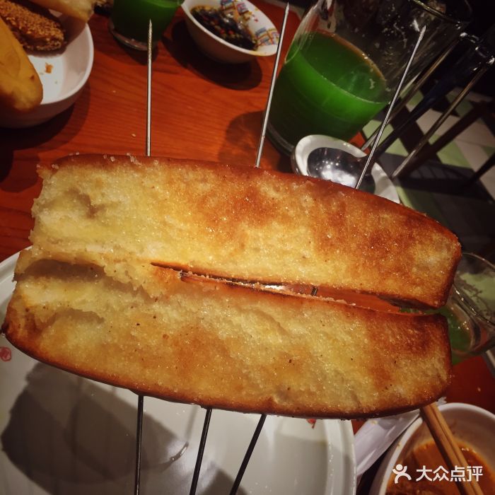 一木赛草原传统铜锅涮·夜宵烤串烤面包图片 - 第1张