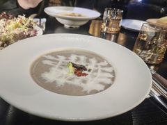 松露蘑菇奶油汤-C&R西班牙餐厅