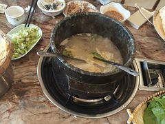 -鲁朗纳麦石锅鸡庄园
