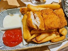 英式炸鱼配宽薯-HELLO 27 意面·沙拉·帕尼尼