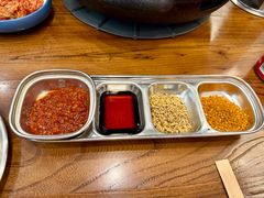 -明洞阿姨·韩式酱蟹烤肉·创意料理(方庄店)