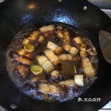 又是雨纷纷的春季呀。今日食谱是入口即化的攒肉食谱红烧肉