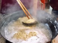 -松树干拌面店