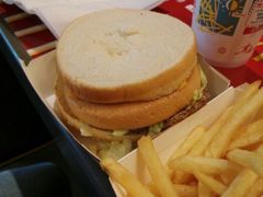 面包放反了的巨无霸。。。-麦当劳(曲阳店)