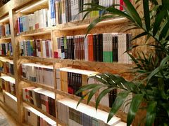 -新华里咖啡书吧(新华书店小寨店)