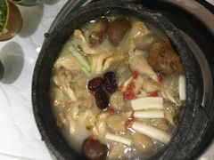 -南渝食府.墨脱石锅松茸鸡