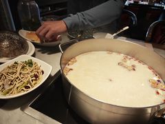 -尚尚仙·酸汤猪手·猪肚鸡火锅(华联万柳购物中心店)