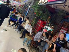 等位区-老牌坊云南鱼豆花火锅(哈西万达店)