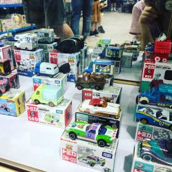 -逝水玩具折扣店