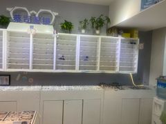 -天空之镜眼镜店蔡司依视路授权店(天通苑店)
