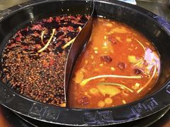 -老房老舍重庆火锅(假日城市店)