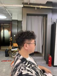 -藤野造型烫发染发