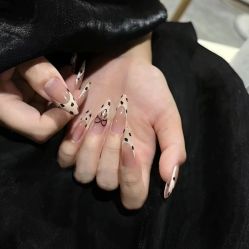 -桃色美甲沙龙