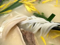-新世界·过桥米线宴