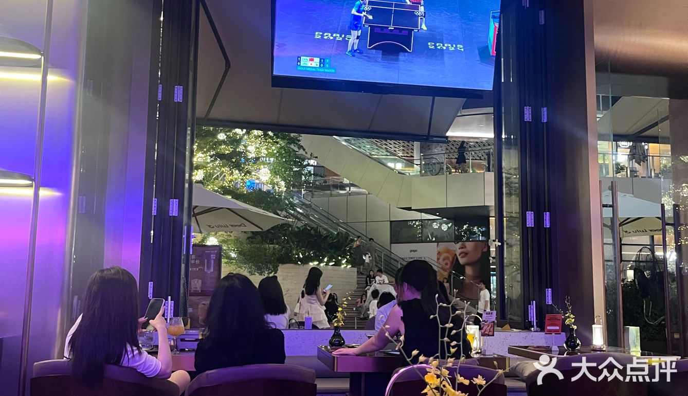啤酒杯里的欢乐时光
