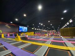 -嘿哟动霸CHUA·新潮玩运动娱乐中心·蹦床滑冰团建乐园