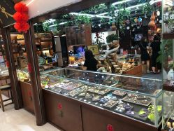 -灵彩珠宝(朗香街店)