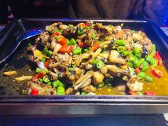 炭烧牛蛙平锅紫苏味-蘭奢雅集·江浙菜(青山江滩店)