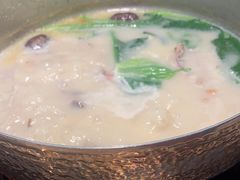-洪氏嗨捞·广东猪肚鸡·椰子鸡火锅(西咸万象城店)