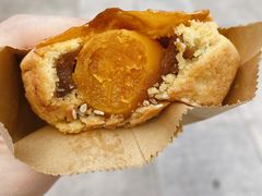 莲蓉蛋黄月饼-鲍师傅糕点(台东步行街店)