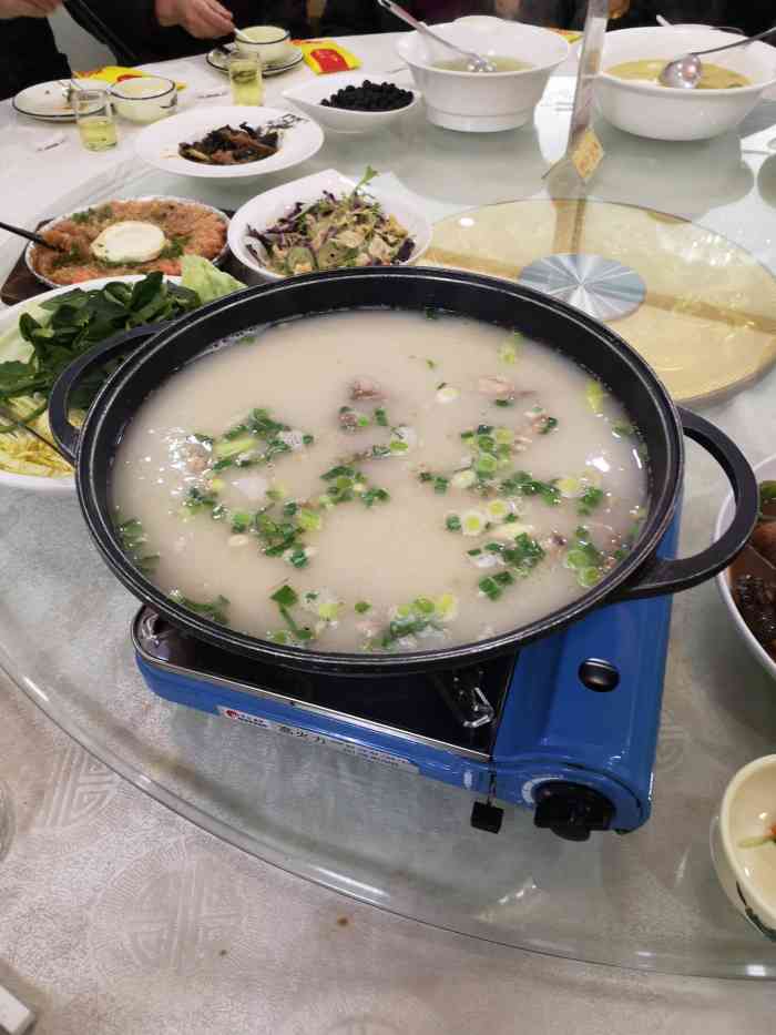 天天下馆子-"家里人聚会,母亲提前订餐,说是只有配餐,.