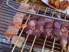 -哈尔滨小酒馆·鲜肉现穿自助烧烤(康新花园店)