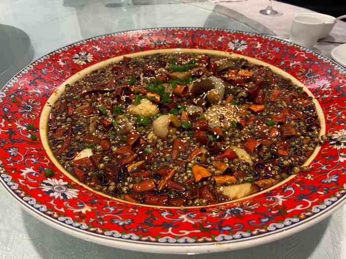 老妈菜馆(山东路店)-"环境特别好,停车位很多但是吃饭的人太多了.