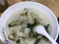 民国传统小馄饨-凤起龙游老面包子(凯德晶品店)