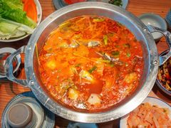 老凯俚酸汤鱼-野山舂·贵州现舂酸汤火锅(鸿通城店)