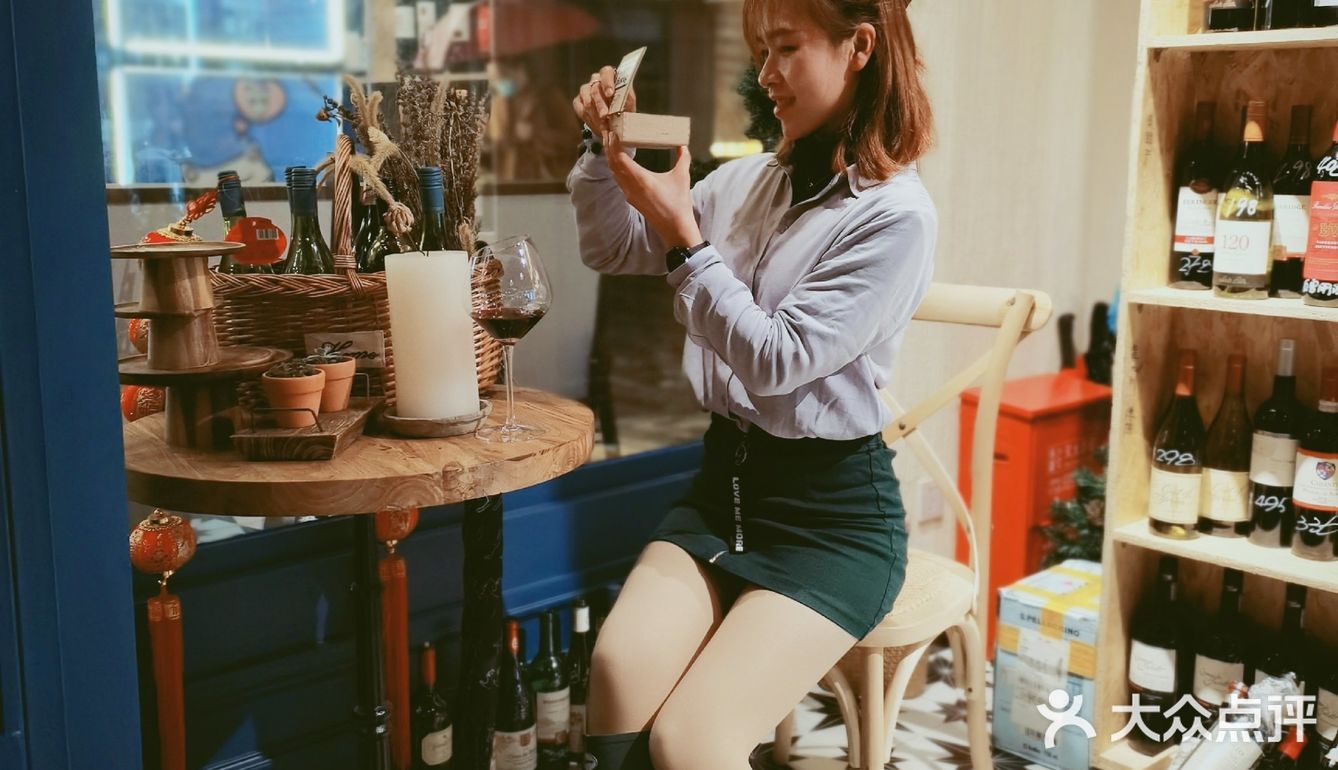 红酒🍷，美女，感受惬意的法式浪漫～