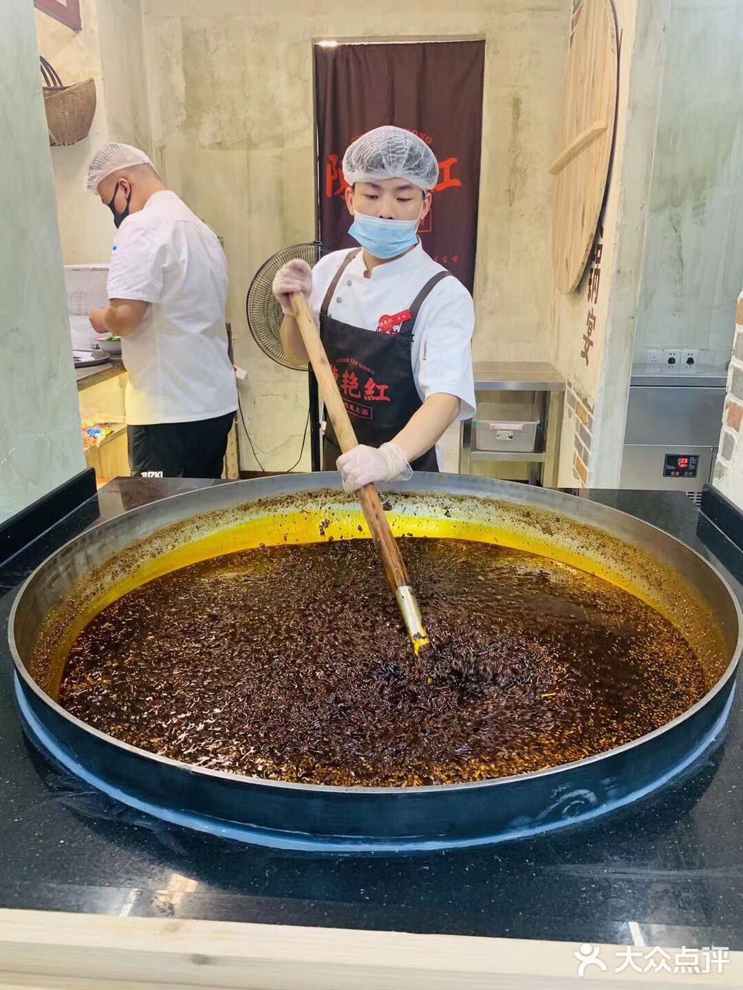 陈艳红成都牛肉老火锅，🔥火锅底料现炒味很好