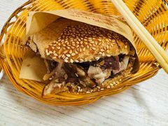 -洪峰浩老北京烧饼夹肉(角门路店)