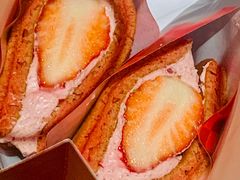 草莓甜心铜锣烧-泽田本家·铜锣烧(美罗城店)
