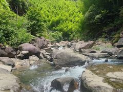 -安吉龙王山峡谷漂流
