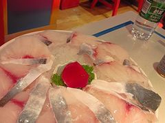 -爱你您·自家鱼塘·活水喷泉鱼火锅(八里店)